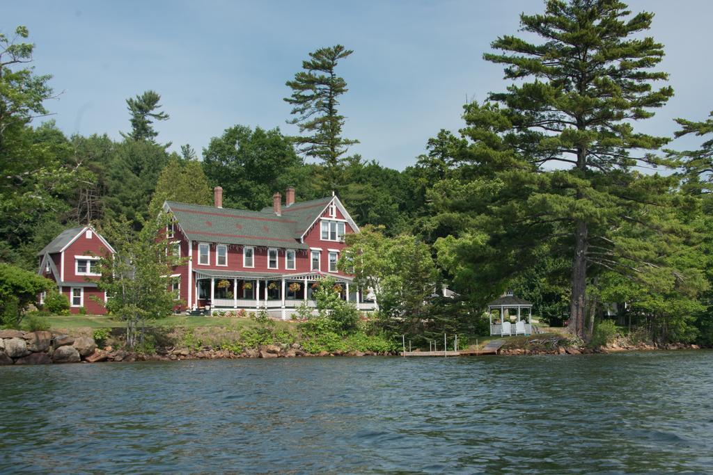 Lake House At Ferry Point Sanbornton Номер фото